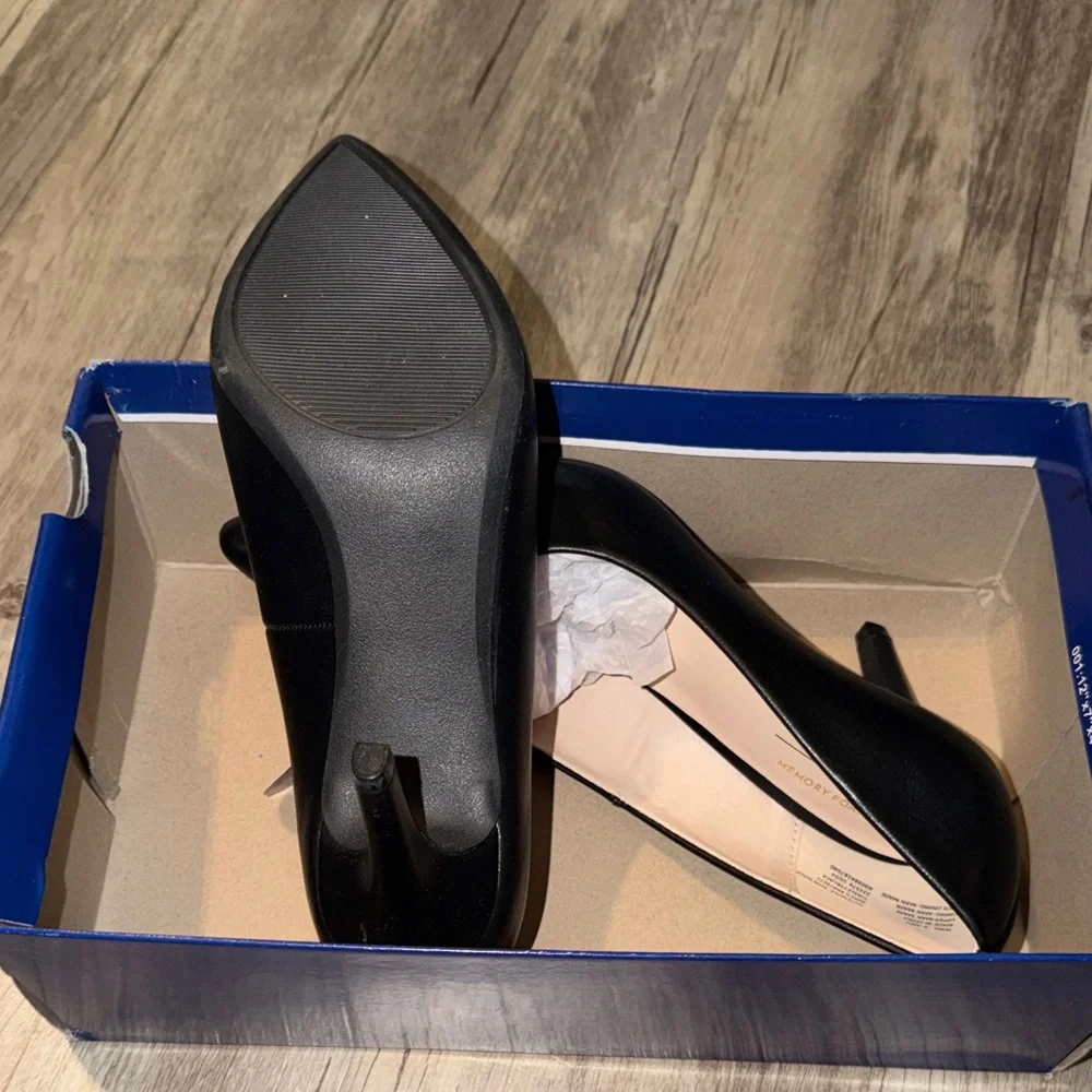 Apt. 9 Black Pointed Toe Stiletto Pumps - Picture 2 of 3